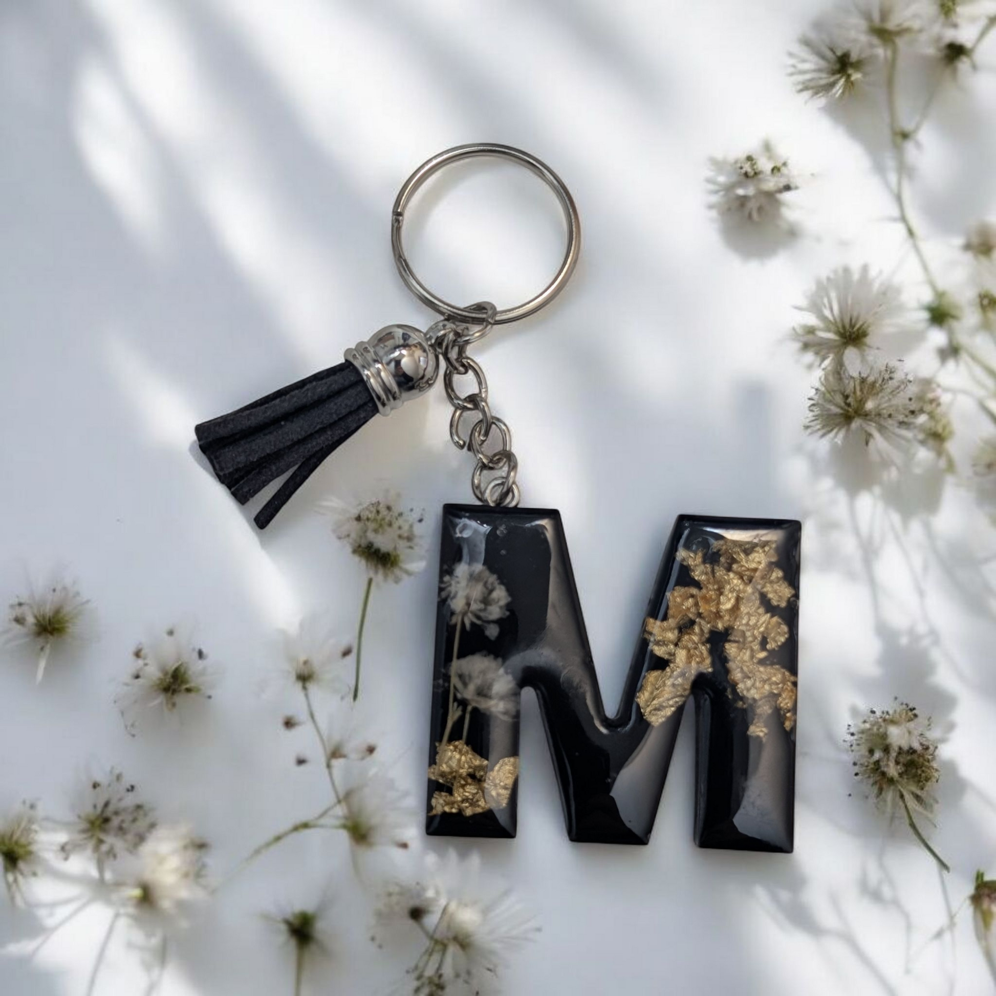 Porte-clés lettre noir et feuille d'or